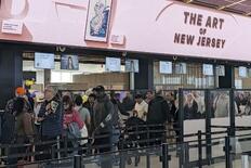 移民捜査官の空港派遣警告