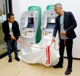 ファミマにセブン銀行ATM設置