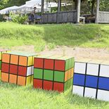 里山に調和するアート　茂木で「フェスタ」屋外展示に特化した珍しい作品展