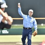 職員採用へ「一球入魂」　栃木県警本部長が始球式　栃木GB練習試合　