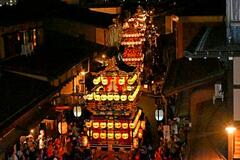 岐阜の高山祭開幕、屋台繰り出し