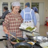 思川沿いの野草で天ぷらや草もち　野草を食べる会開催　小山
