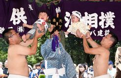 生子神社で泣き相撲　鹿沼