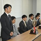 ホッケー男子リーベ栃木、サムライリーグ優勝を報告　年末の全日本選手権で３冠目指す