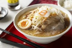 金沢工業大学の学生プロジェクトが考案した「濃厚旨撃らーめん」が８番らーめん金沢工大前店限定で販売