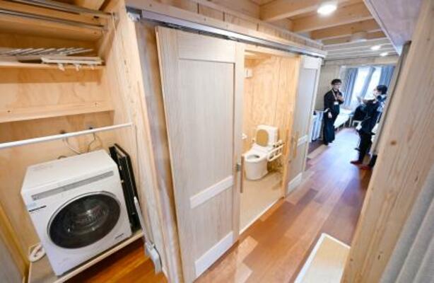 　アジア・アジアパラ大会で選手の宿泊拠点となる仮設のコンテナハウスの室内＝２３日午前、名古屋市