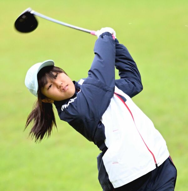 女子　６オーバー、７８で優勝した毛利（高根沢西）