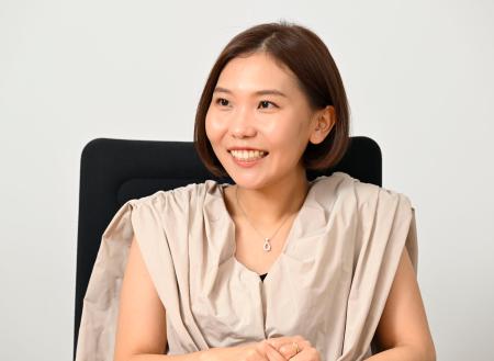 「地味に聴こえるけど、ショパン特有の哀愁が感じられるピアノ協奏曲第2番も好きです」と語る小林愛実
