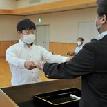 火中の高齢男性救助　日光市長、さくら署員に感謝状