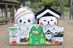 道の駅みかもにフォトパネル　除幕式にとち介とさのまる登場