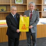 ランドセルカバー1400人分寄贈　小山地区安協