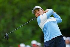 畑岡、４打差２位に浮上