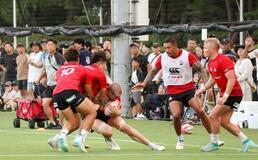 ラグビー日本代表、実戦形式で汗