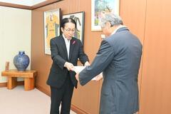 職員給与引き上げ勧告
