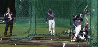 森下が鋭い打球を放つ