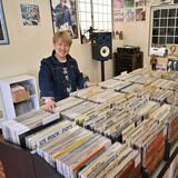 レコード店を移転開業　「昭和レトロ」文化残したい　茂木の福田さん　町もＰＲ支援
