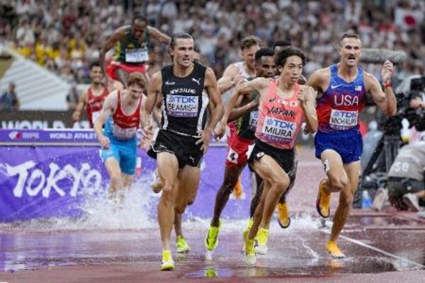 陸上の世界選手権東京大会の男子3000メートル障害決勝=2025年9月15日、東京・国立競技場