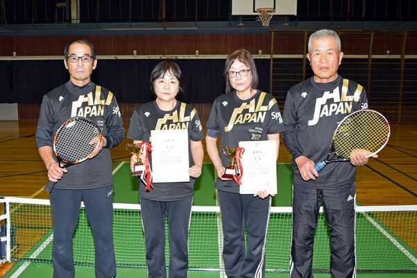のぎのんの（左から）伏木さん、岡田さん、矢野さん、渡辺さん