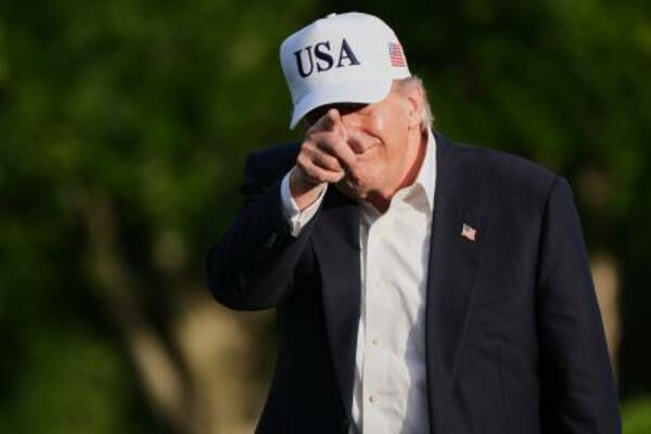 　トランプ米大統領＝１５日、ワシントンのホワイトハウス（ＡＰ＝共同）