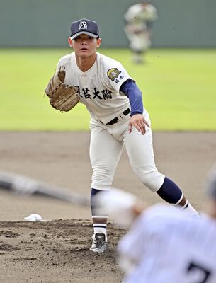 15奪三振１失点で完投した文星付の津久井＝エイジェック