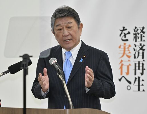 自民党総裁選への出馬を表明する茂木氏＝４日午後２時30分、東京都港区