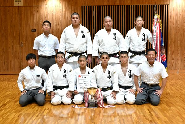男子団体優勝の白鴎足利
