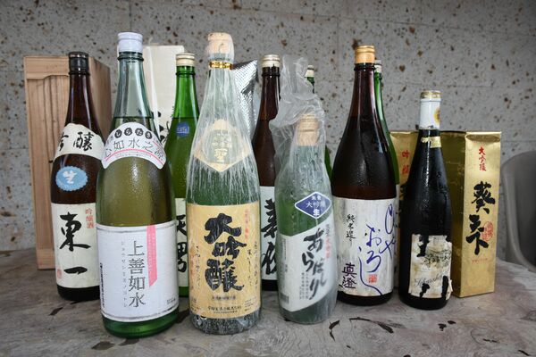 楽しむ会で提供された１０～３０年の熟成酒＝６月６日、宇都宮市