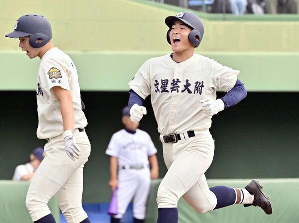 文星芸大付、後半に本領発揮で16年ぶり優勝王手 エース津久井が投打に