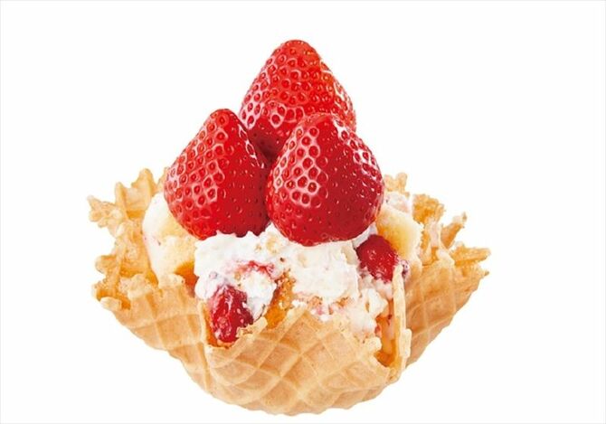 ＜コールド・ストーン・クリーマリー＞「TOCHIOTOME -とちおとめ-」850円（テ）　882円（イ）ー甘さと酸味のバランスがよい、佐野市産「とちおとめ」を一番人気の「ストロベリーショートケーキセレナーデ」にトッピングした数量限定商品。