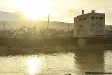 「輪島朝市」に初日の出の光　能登半島地震発災から１年　被災者ら仮設テン…