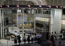 東証最高値、終値７万２３６６円