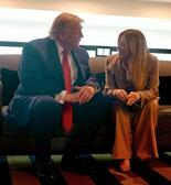 「イタリア首相が写真撮影懇願」