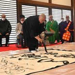被災地復興や世界平和願う　下野の龍興寺で「揮毫」