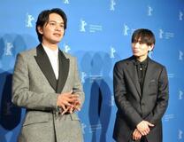 内山監督、北村さんに拍手