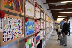 施設利用児童の絵画など約１３０点