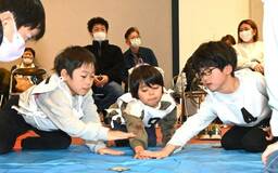 みぶっ子カルタで熱戦