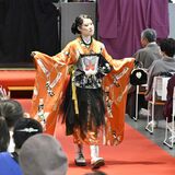 市内古着店とコラボ、斬新コーデ披露　「着物ファッションショー」小山きものの日をＰＲ