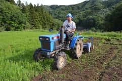 「里山の良さ伝えたい」と転身　有機野菜作りに民泊受け入れ準備　那須烏山