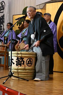 力強い演奏を披露した渡辺さん