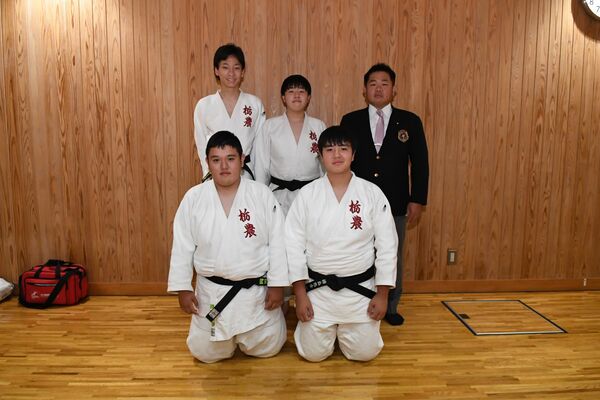 柔道男子団体３人戦優勝の栃農