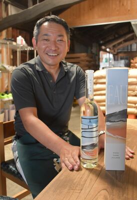 純米大吟醸「ＥＡＵ」と阿久津社長