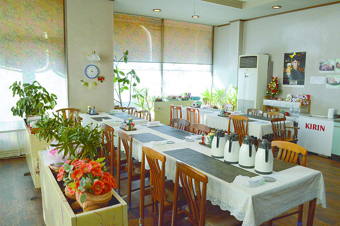 昔ながらの洋食店の雰囲気が漂う店内