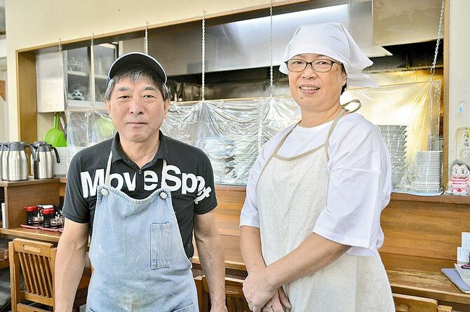 店主の池田淳さん（左）と妻の美也子さん