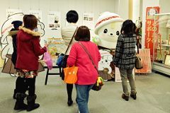 執務室に着くやいなや撮影会の始まり