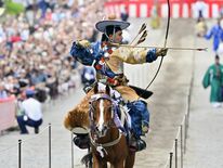 目が離せない…心も射抜く美技　日光東照宮で流鏑馬神事