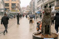 【世界の街から】去る人戻る人