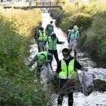 目指すは９キロ先の渡良瀬遊水地　栃木の老人クラブが静和川の清掃スタート