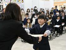 上位入賞者ら表彰