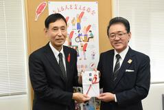 子育て支援へ145万円を寄付