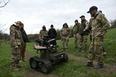 無人兵器だけで陣地奪還